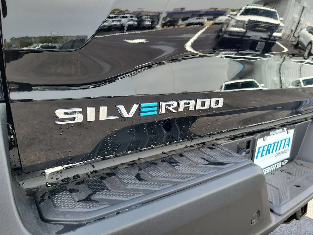 New 2026 Black Chevrolet LT - Standard Range image 29