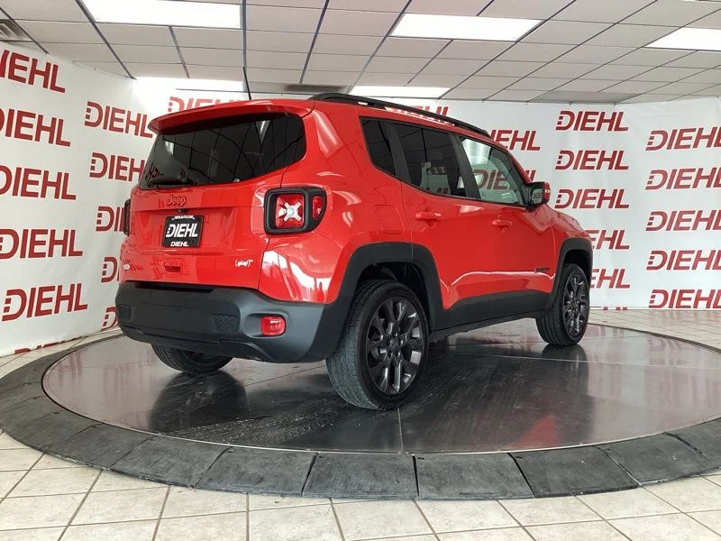 Used 2023 Red Jeep Latitude image 7