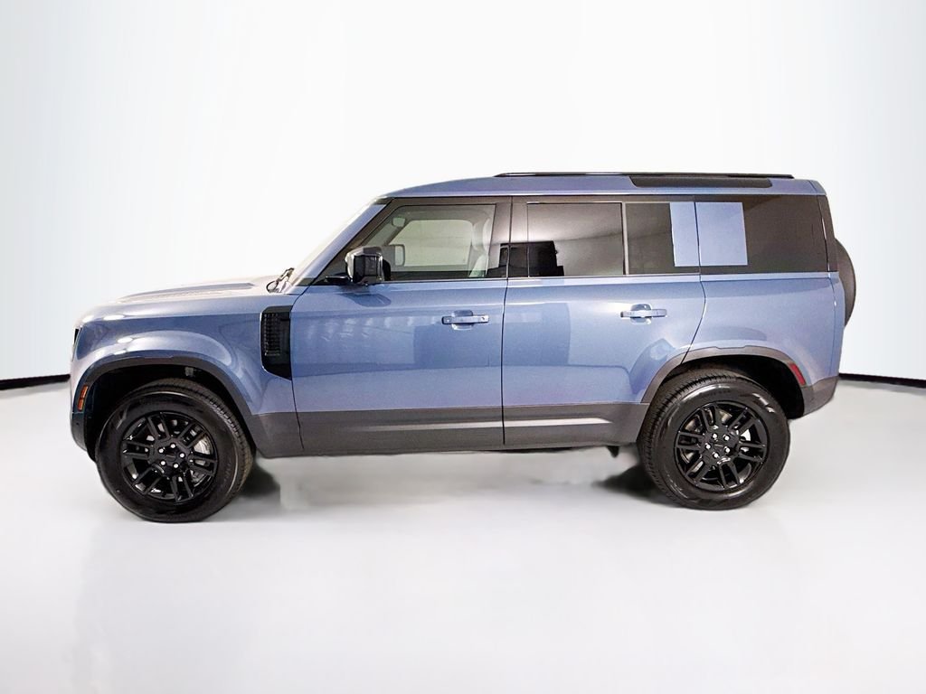 Used 2026 Tasman Blue Metallic Land Rover S image 8
