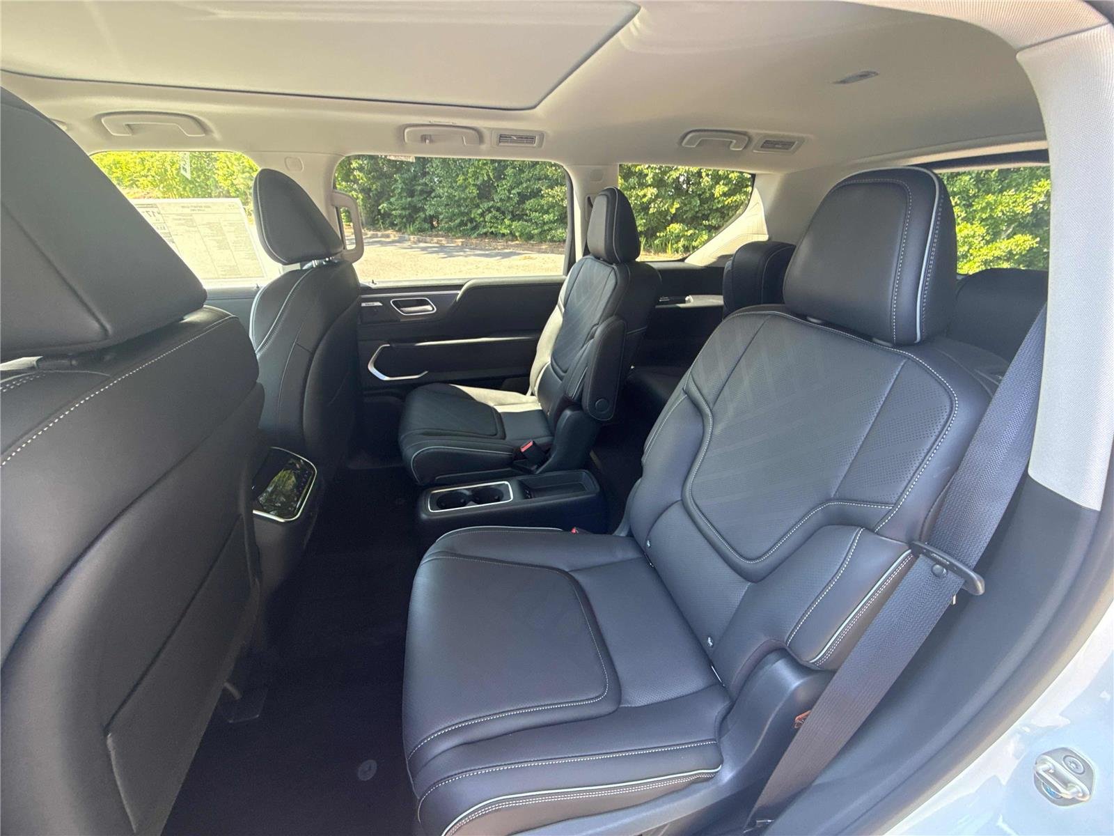 New 2026 RADIANT WHITE INFINITI Luxe 4WD image 12
