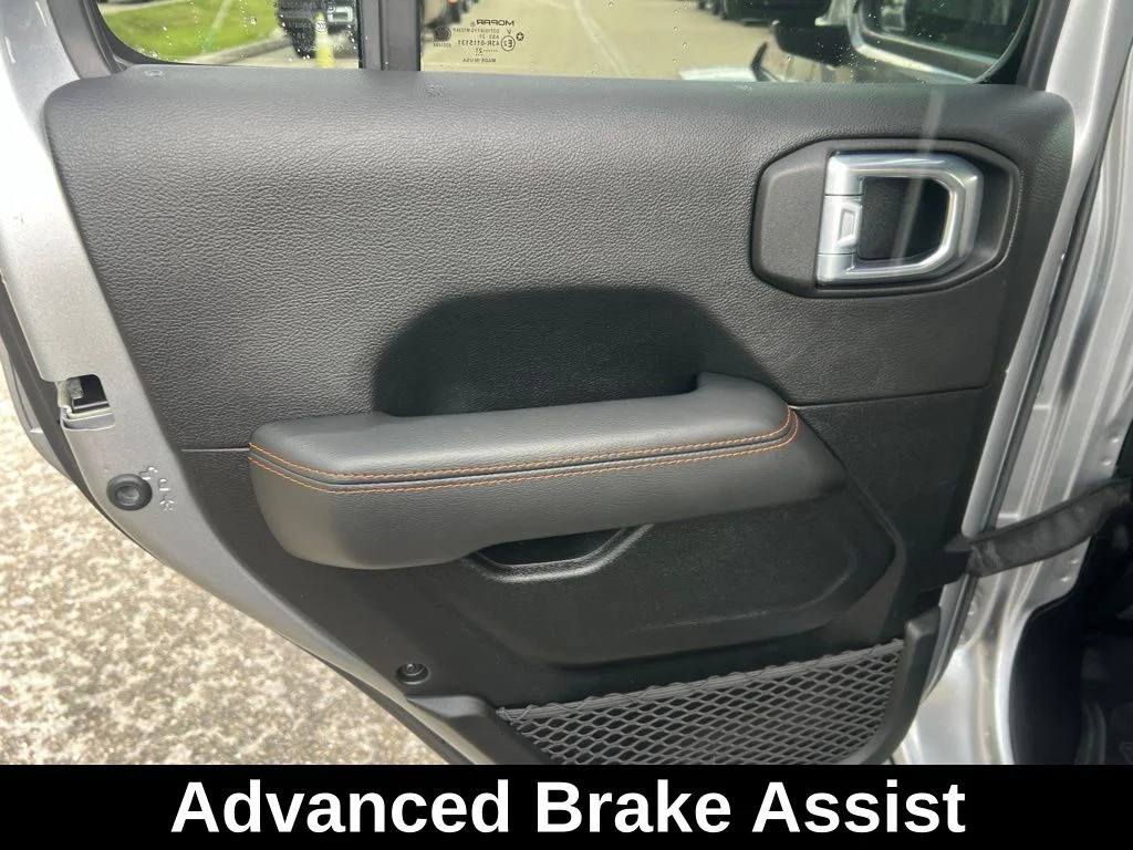 Used 2021 Silver Jeep Mojave image 17