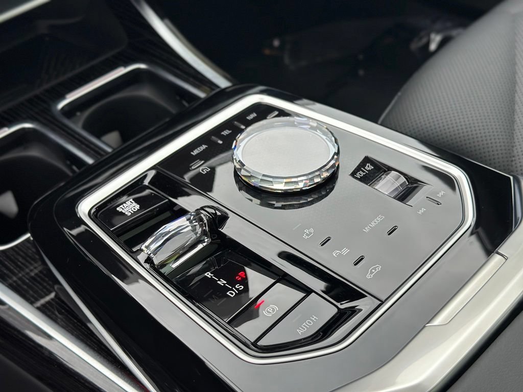 New 2026 Black Sapphire Metallic BMW 740i xDrive image 35