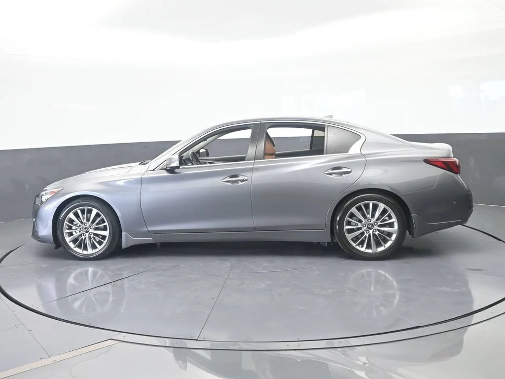 Used 2024 Graphite Shadow INFINITI LUXE image 3