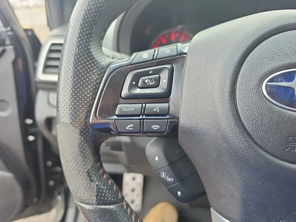 Used 2016  Subaru Base image 19