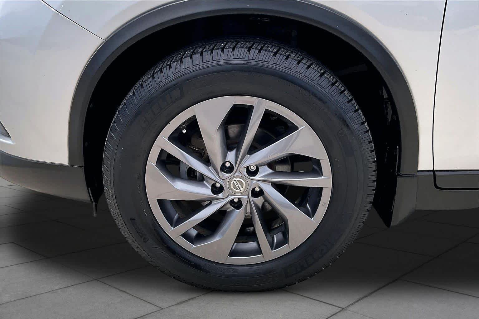 Used 2016 BRILLIANT SILVE Nissan SL image 11
