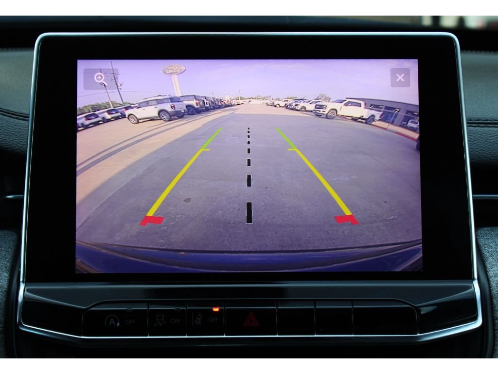 Used 2024 Diamond Black Crystal Pearlcoat Jeep Latitude image 10