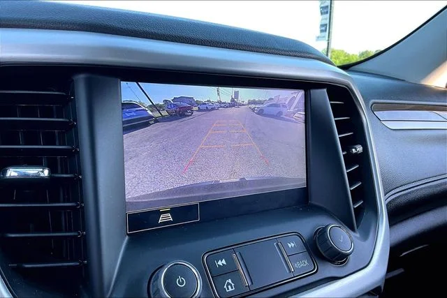 2023 GMC Acadia SLE - Photo 13