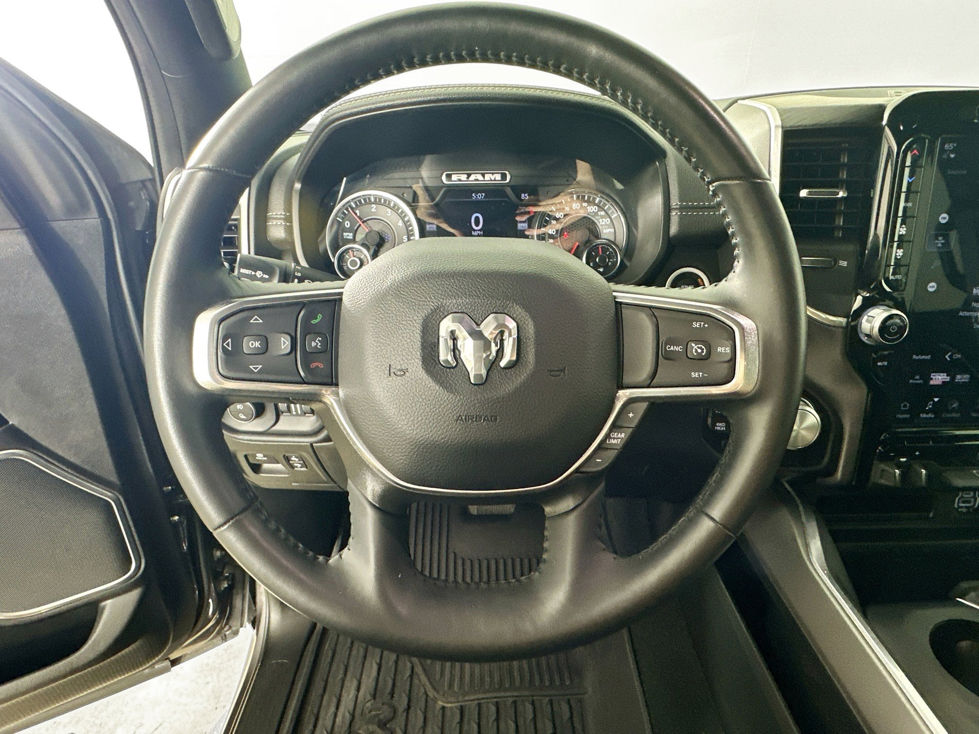 Used 2023 Granite Crystal Metallic Clearcoat Ram Laramie image 11