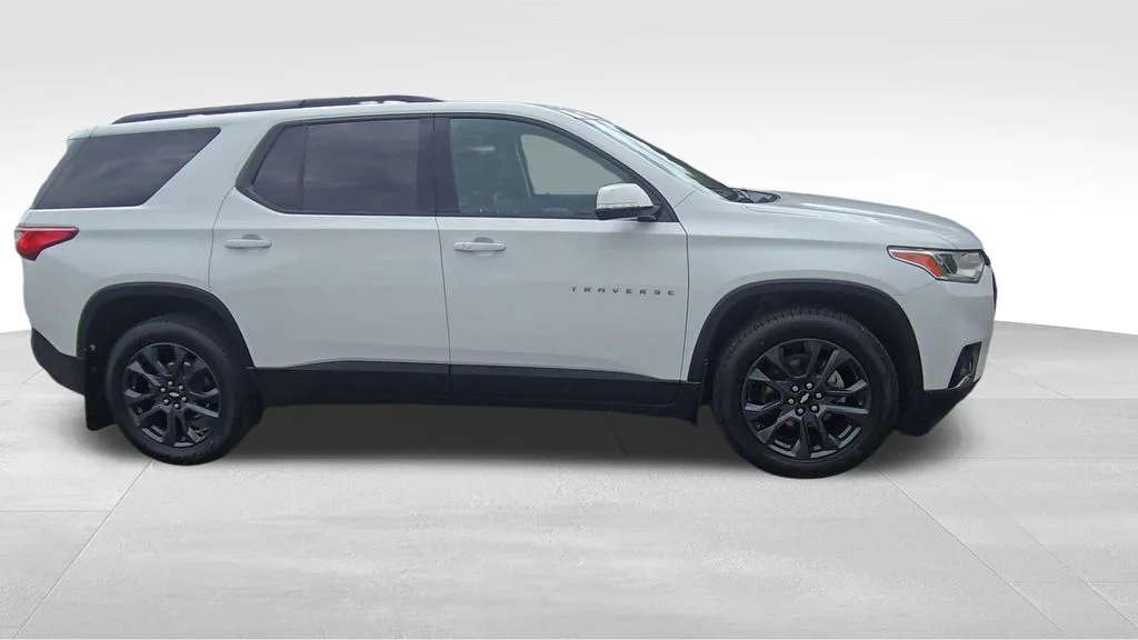 Used 2019 White Chevrolet RS image 9