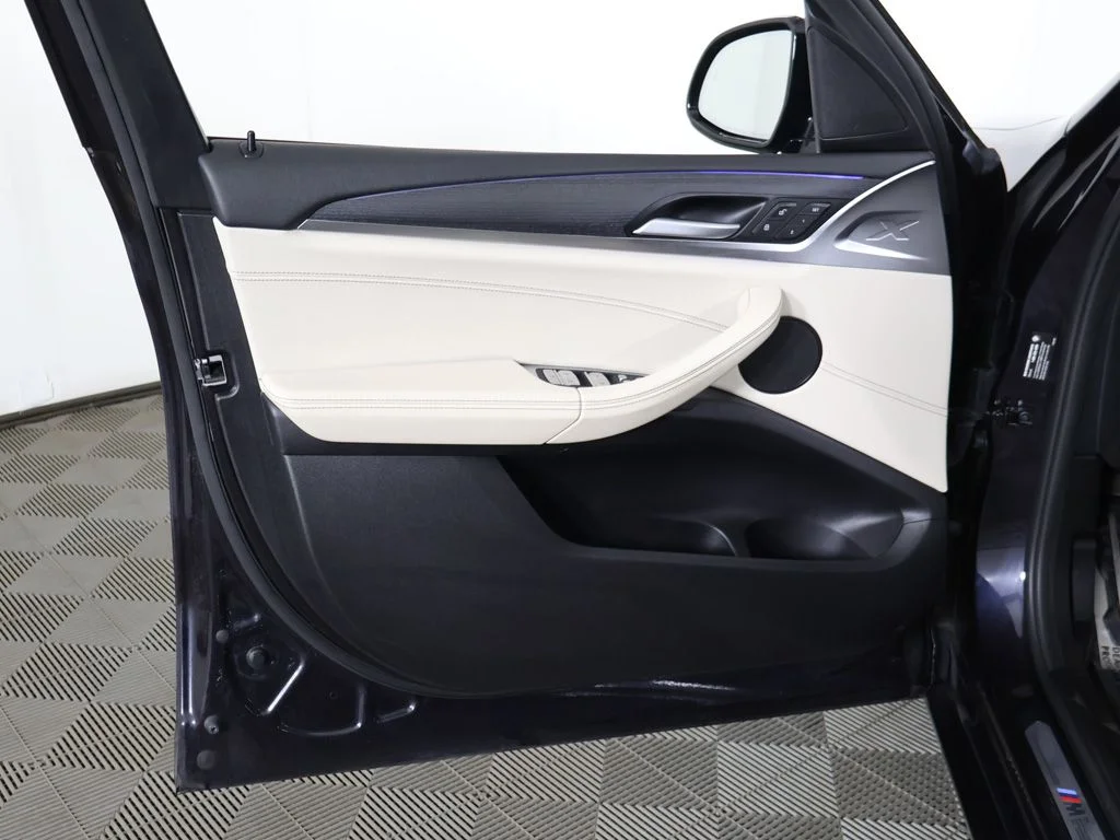 Used 2022 Carbon Black Metallic BMW xDrive30i image 26