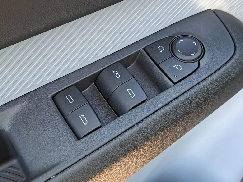 2027 Chevrolet Bolt RS - Photo 17