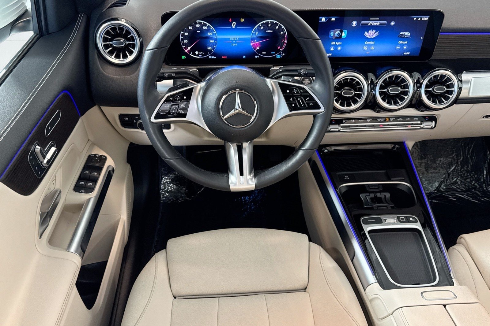 Certified Used 2026 Polar White Mercedes-Benz GLB 250 4MATIC® SUV image 21