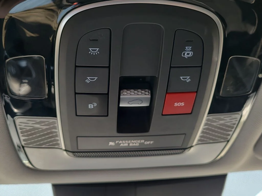 Used 2025 Red Hyundai SEL Premium image 32
