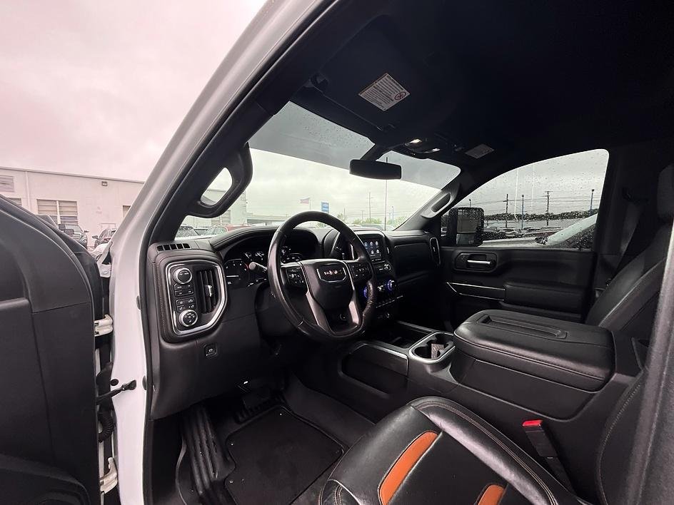 Used 2021 White GMC AT4 image 32