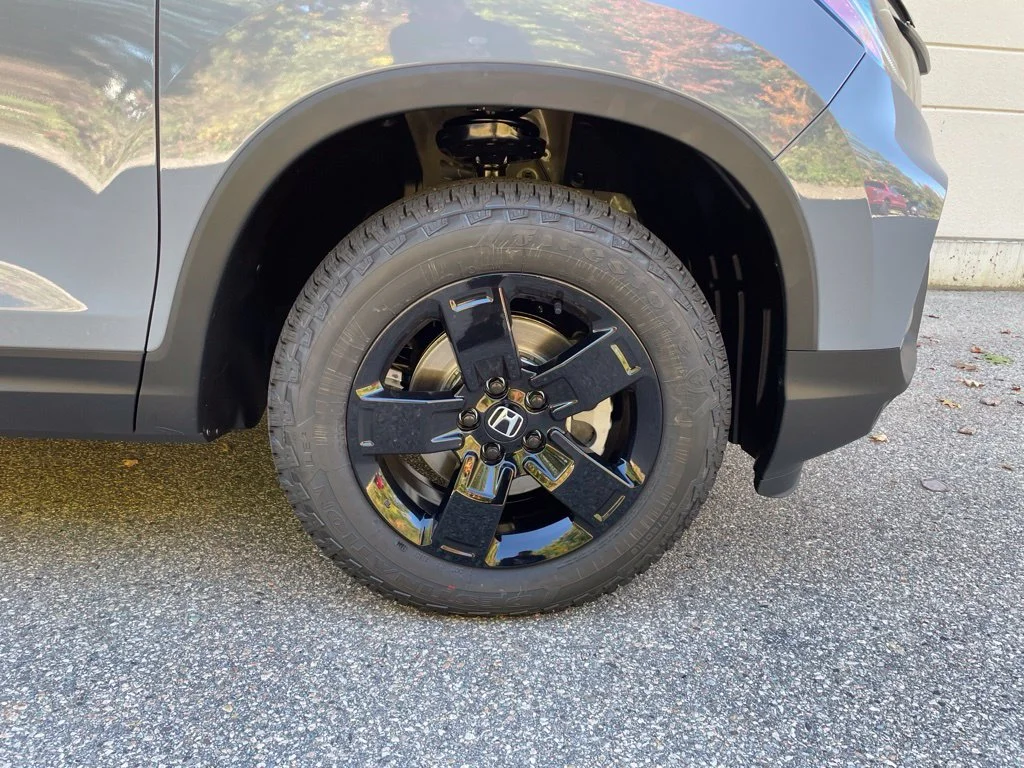 New 2026 Sonic Gray Pearl Honda Black Edition image 5