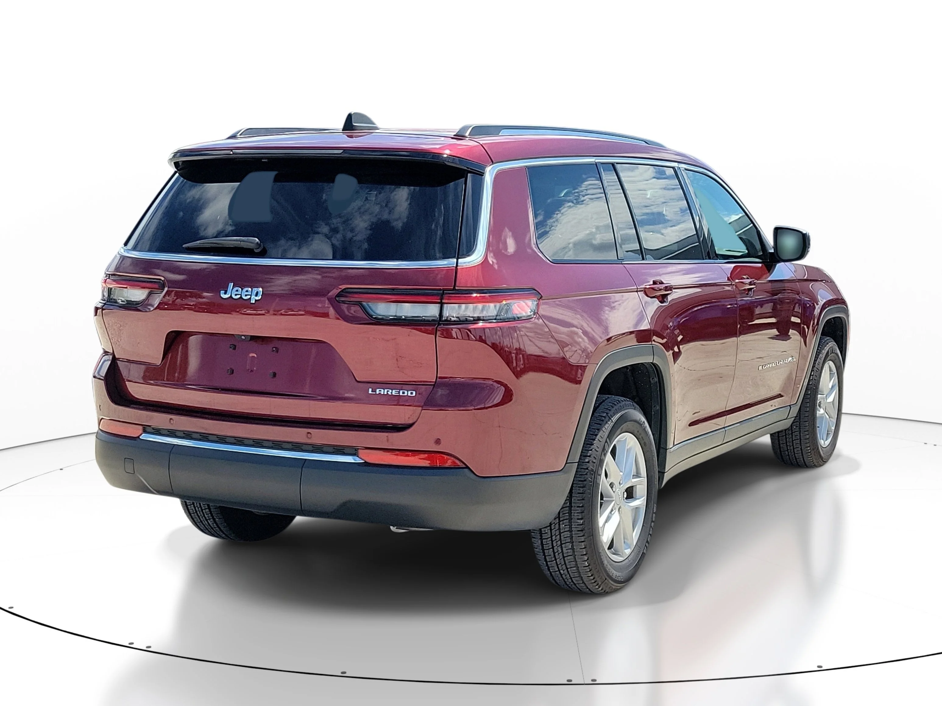 Used 2023 Velvet Red Pearlcoat Jeep Laredo image 6