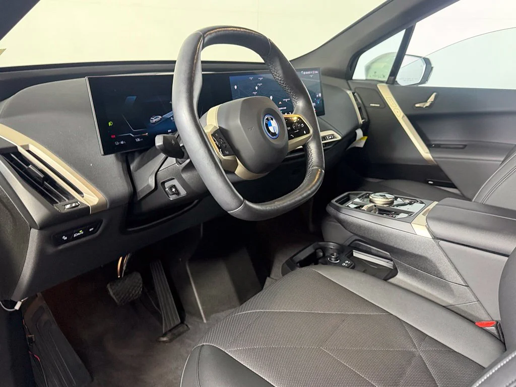 Used 2024 White BMW xDrive50 image 14