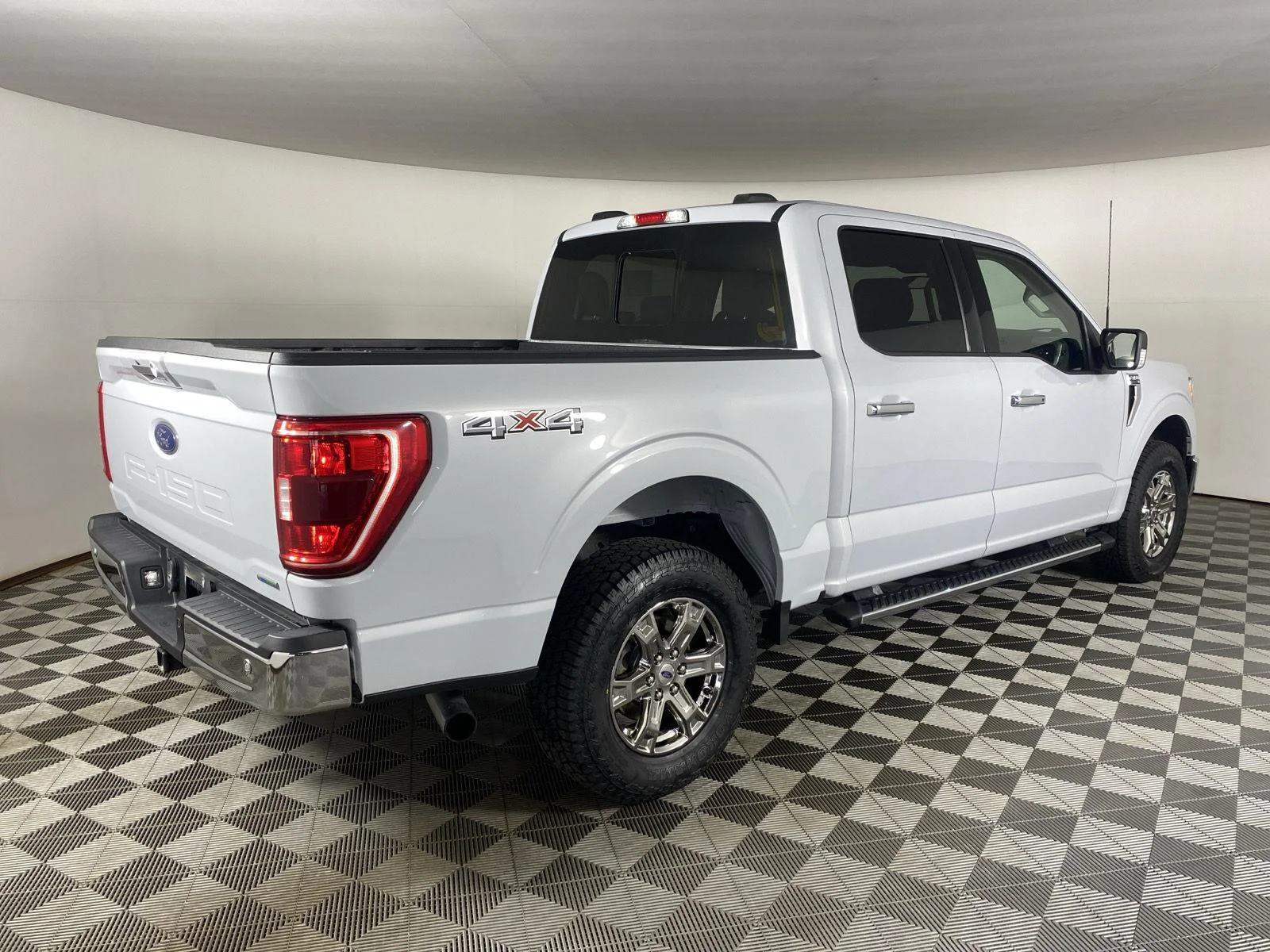 Used 2021 Space White Ford XLT image 17