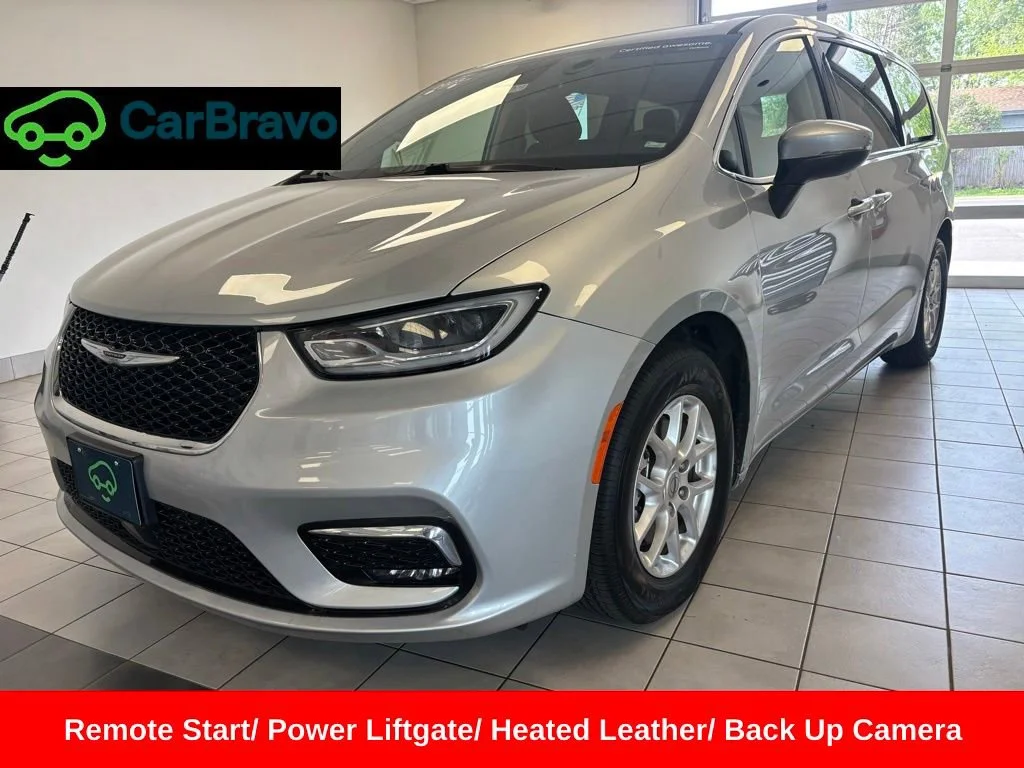 2023 Chrysler Pacifica Touring L's photo