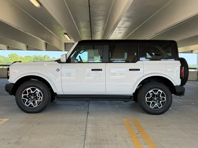 New 2026 Oxford White Ford Outer Banks COOKIE AND CREAM image 3