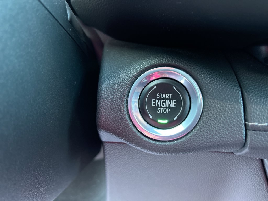 Used 2021 Blue Buick Essence image 19