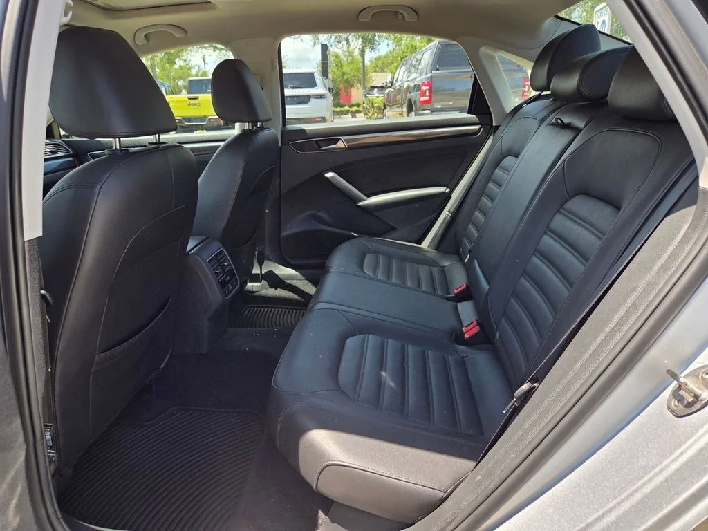 Used 2018 Silver Volkswagen 2.0T SEL Premium image 13