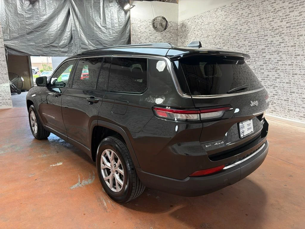 Used 2022 Rocky Mountain Pearlcoat Jeep Limited image 5