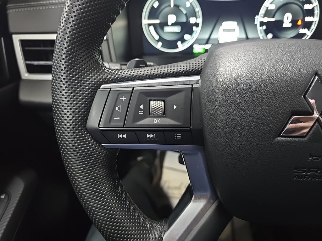 Used 2023 Red Mitsubishi SEL image 20