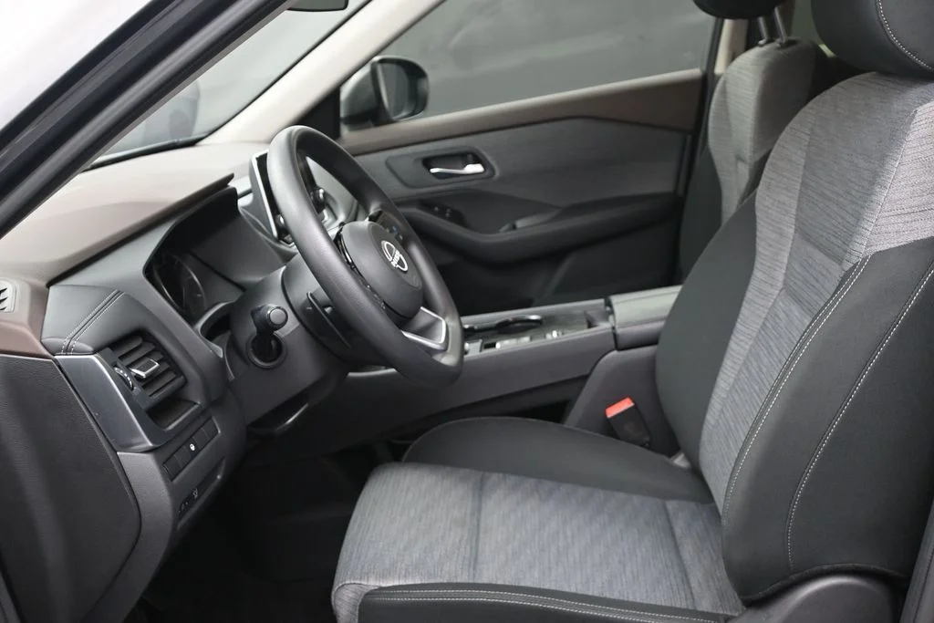 Used 2023 Gray Nissan SV image 19
