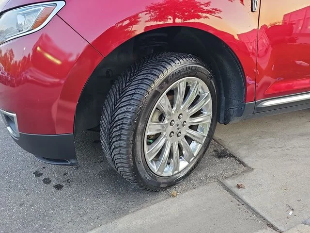 Used 2015 Red Lincoln Base image 30