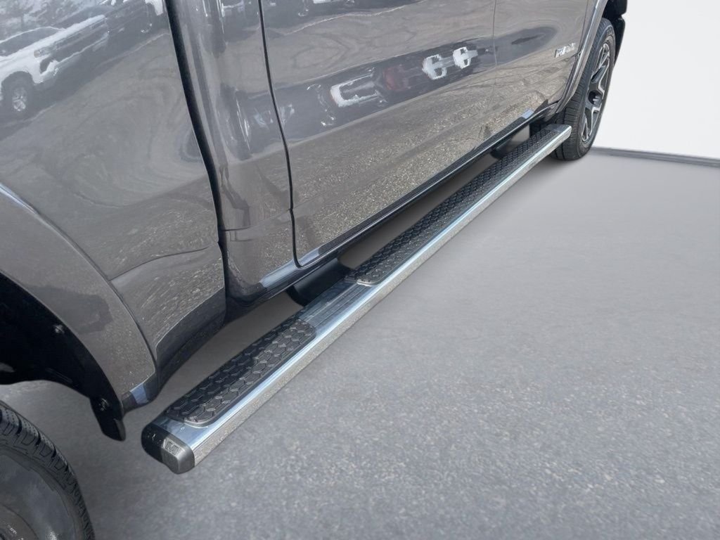 New 2026 Granite Crystal Metallic Clear-Coat Exterior Paint RAM Laramie image 17
