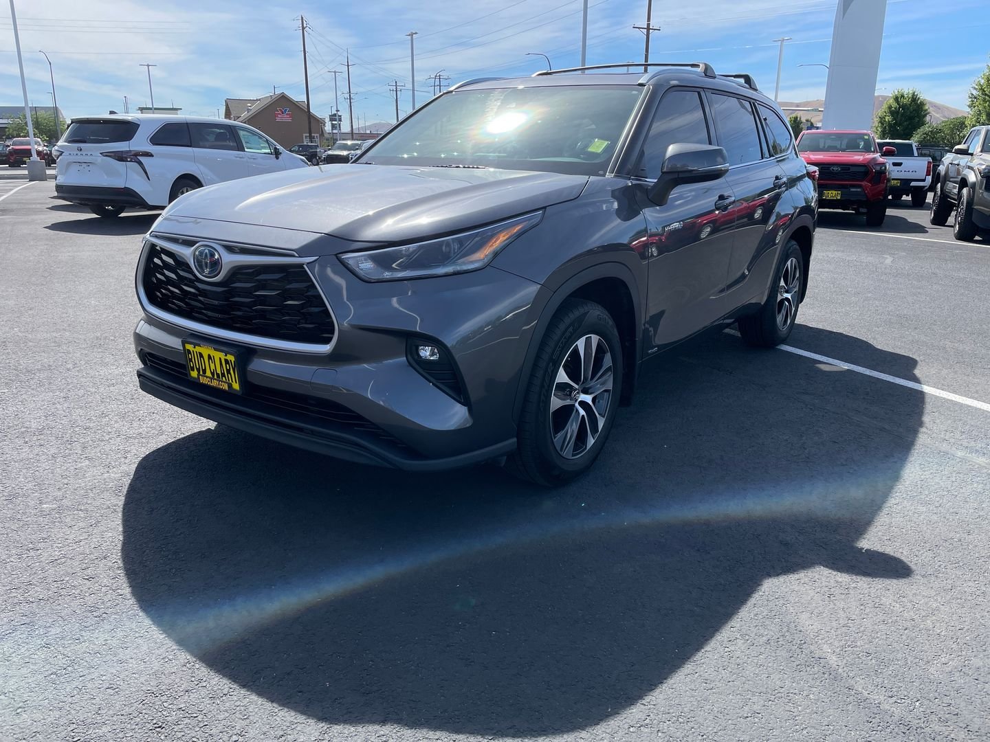 Used 2021 Gray Toyota XLE image 7