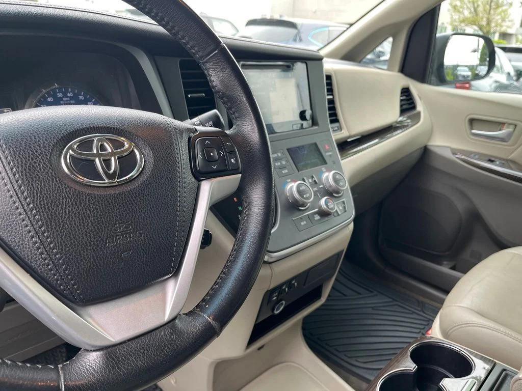 Used 2017 Black Toyota XLE image 19