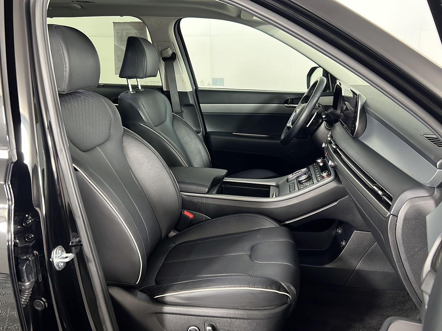 Used 2025 Abyss Black Pearl Hyundai XRT image 28