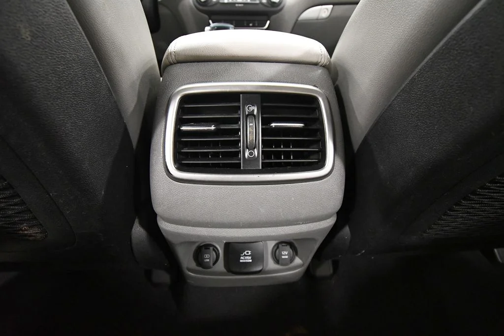 Used 2018 Red Kia SX image 17