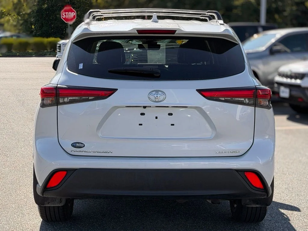 Used 2022 Beige Toyota XLE image 4
