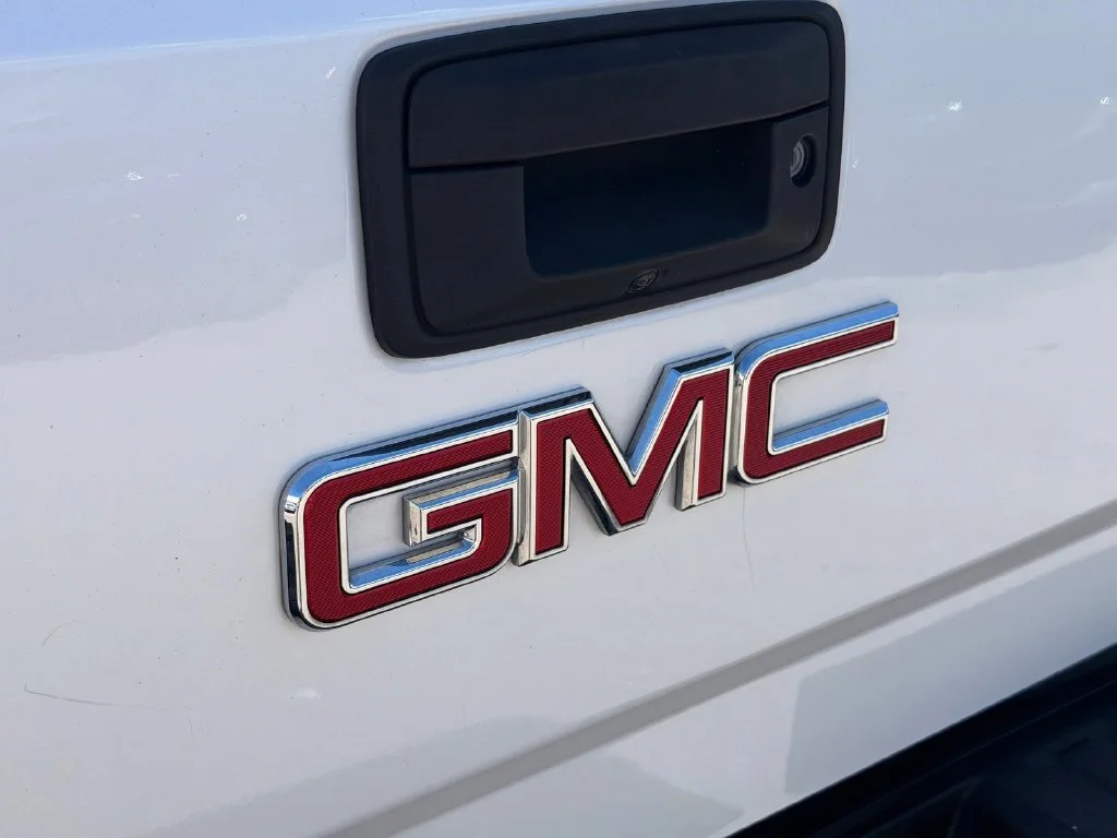 Used 2018 White GMC Denali image 12