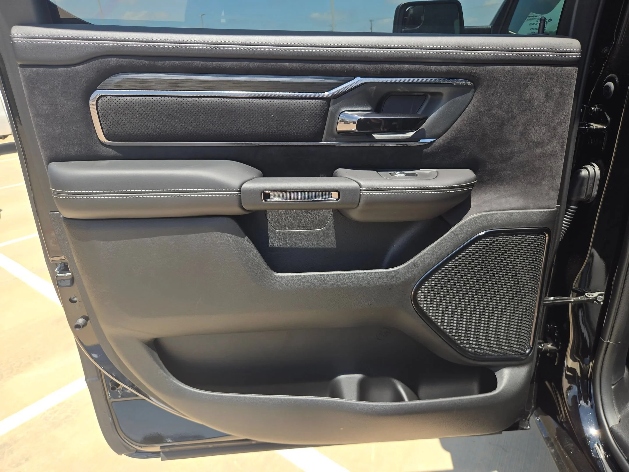 New 2026 Diamond Black Crystal Pearl-Coat Exterior Paint RAM RHO image 14