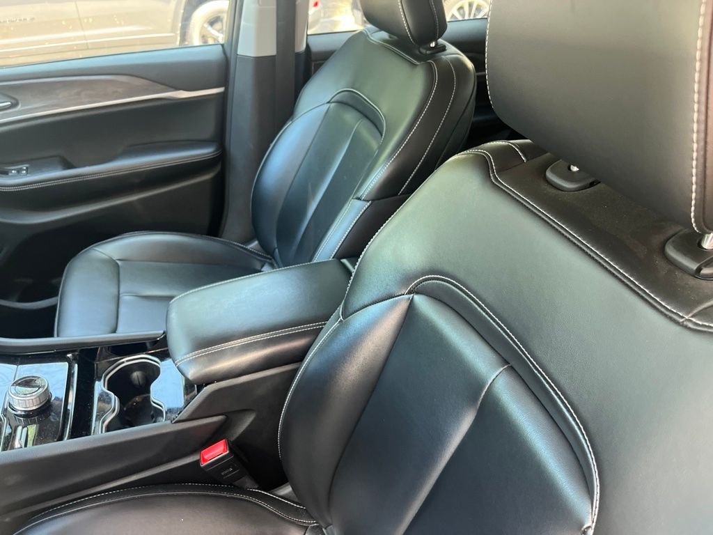 Used 2023 Black Jeep Limited image 3