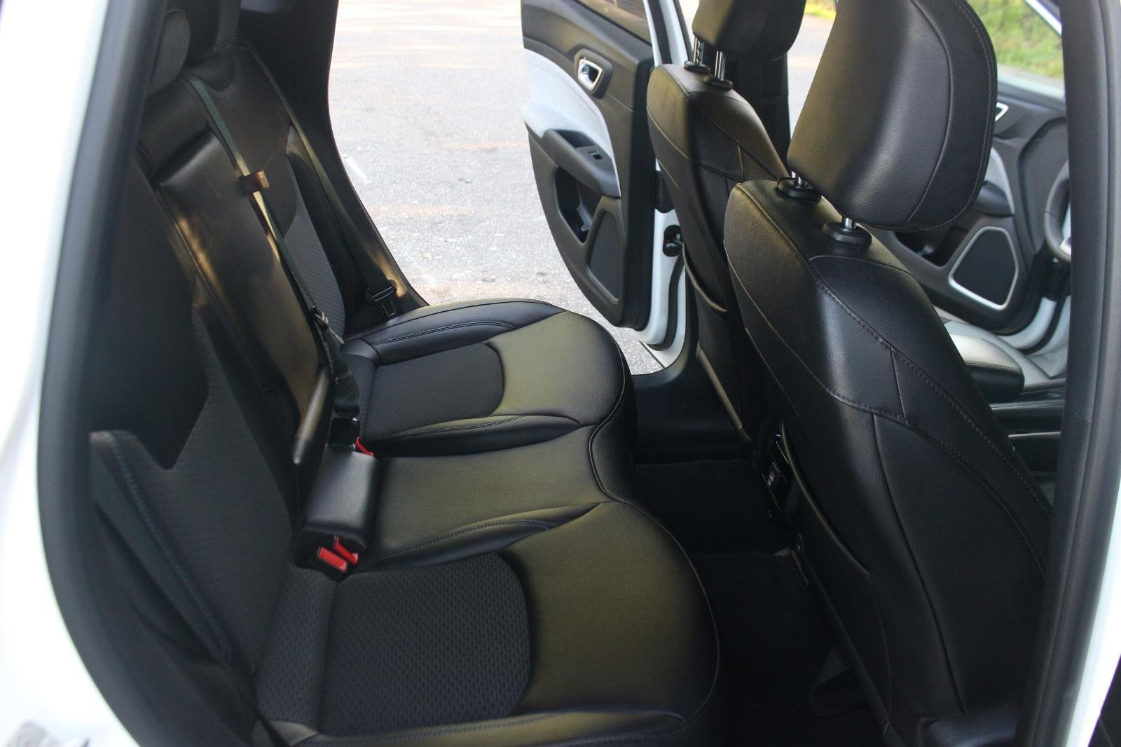 Used 2024 White Jeep Latitude image 32