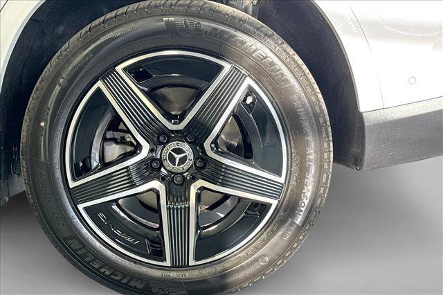 New 2026 MANUFAKTUR Moonlight White Metallic Mercedes-Benz GLC 300 image 59