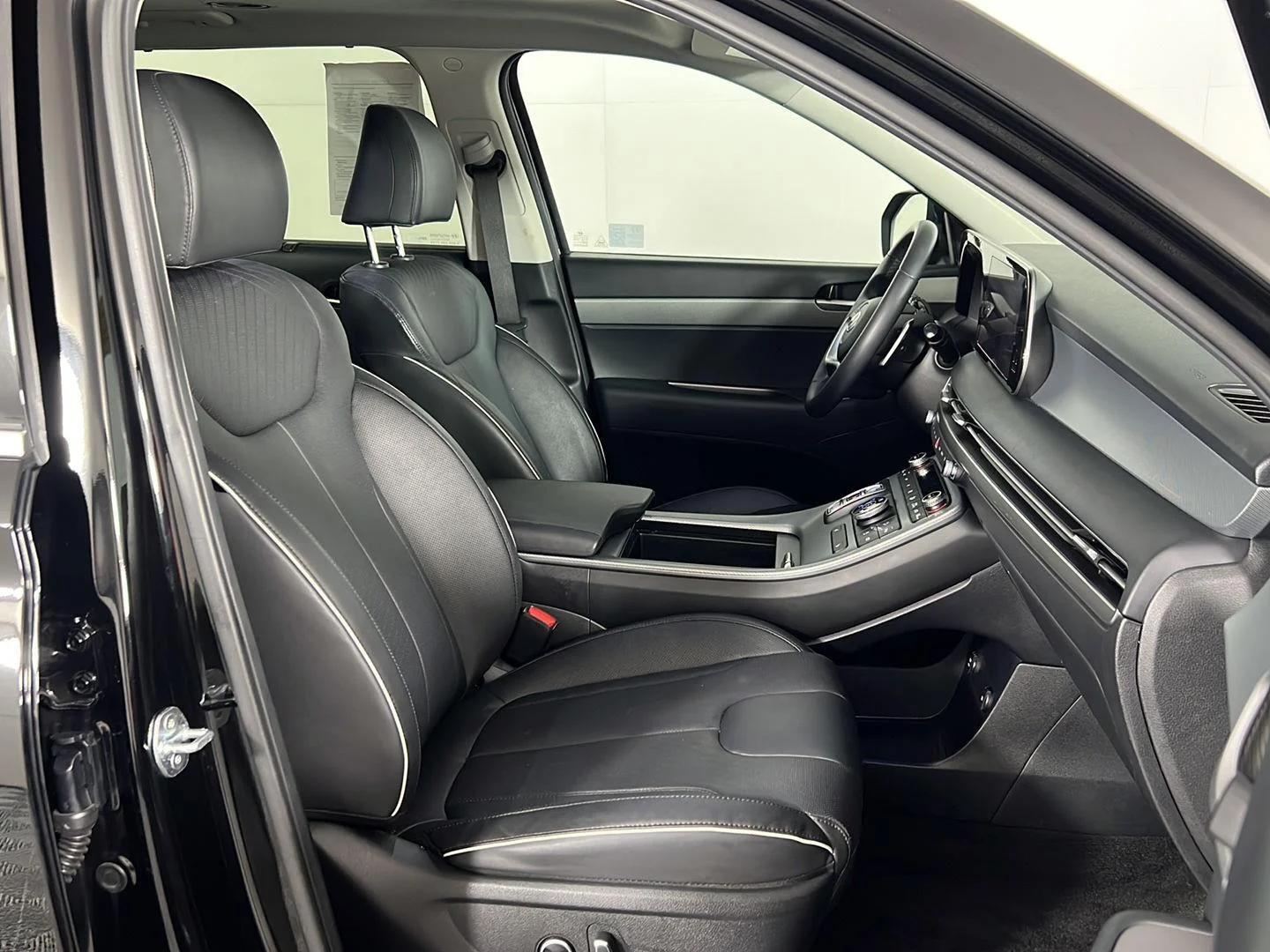 Used 2025 Abyss Black Pearl Hyundai XRT image 28