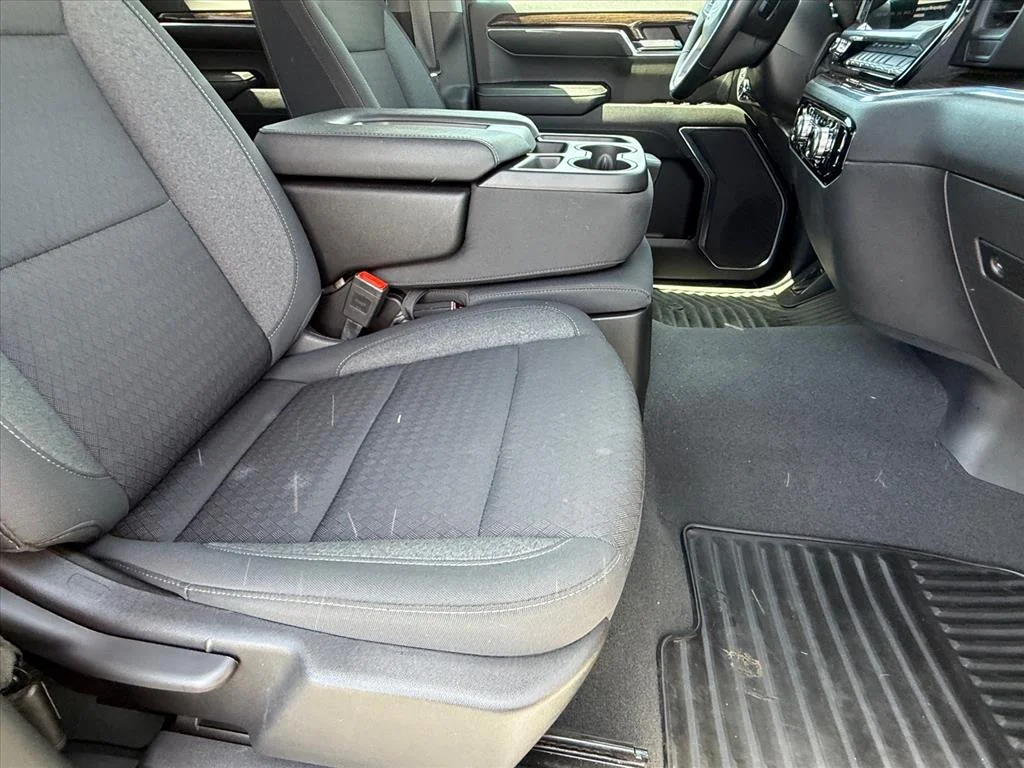 Used 2024 Summit White Gaz GMC Elevation image 10