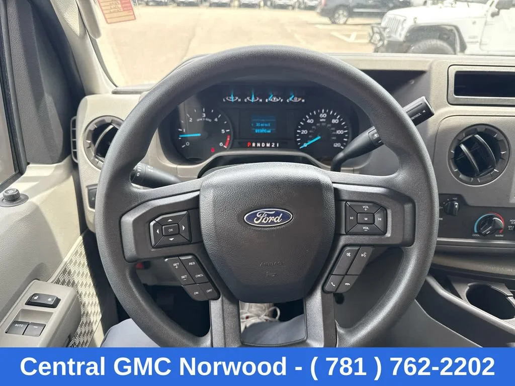 Used 2024  Ford BASE image 17