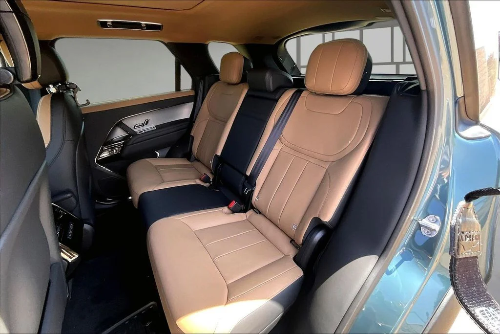 New 2026 Green Land Rover Dynamic SE image 10