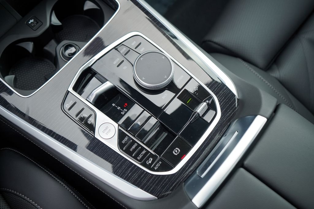 New 2026 Alpine White BMW xDrive50e image 18