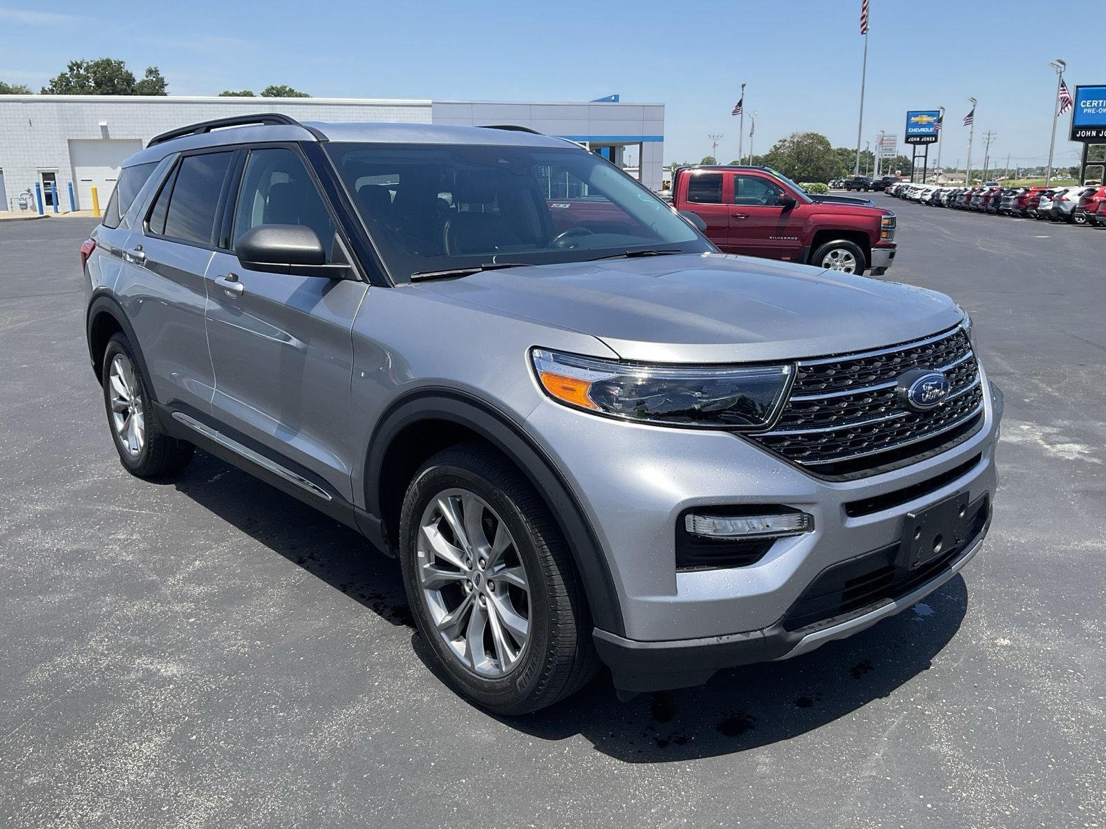 Used 2023 Iconic Silver Ford XLT image 3