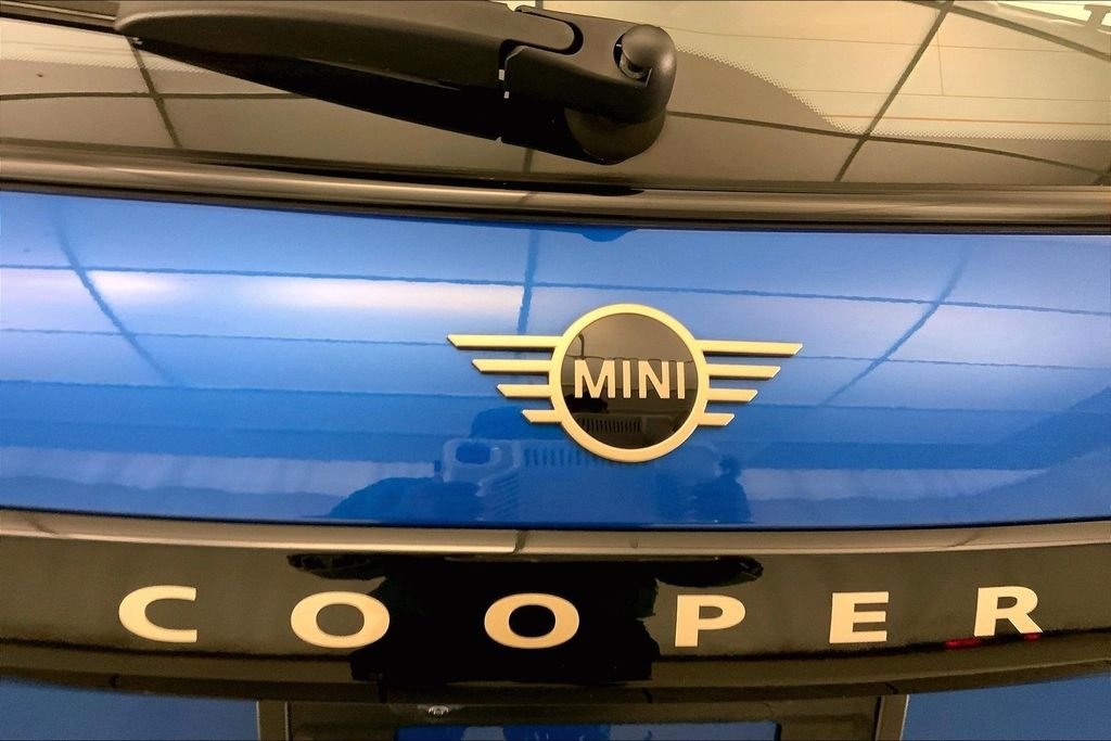 Certified Used 2025 Icy Sunshine Blue Metallic MINI  image 30