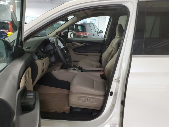 Used 2019 White Honda Touring image 13