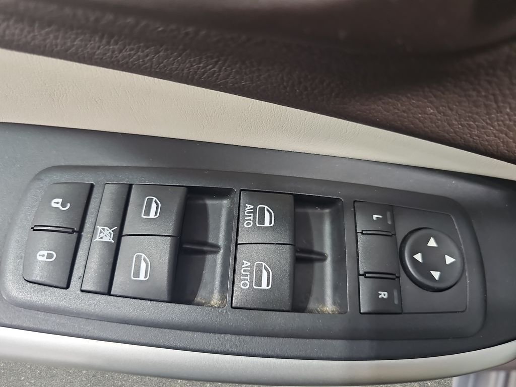 Used 2017 Silver Jeep Overland image 30